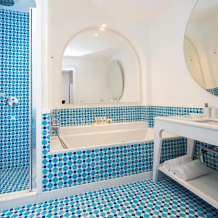 Relais Blu 4*