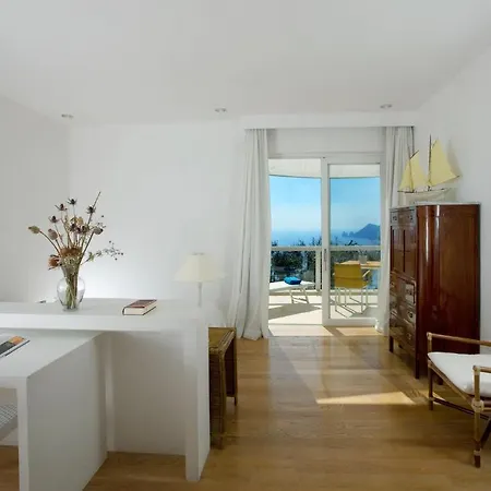 Relais Blu 4*