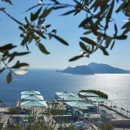 Relais Blu 4*